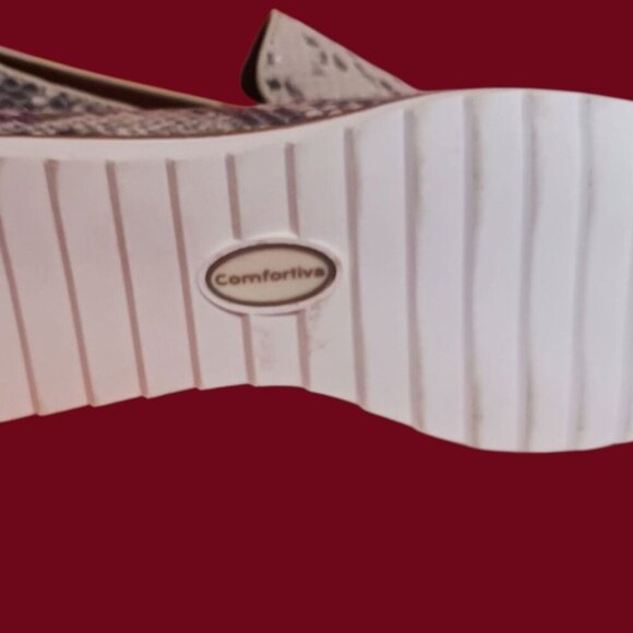 Comfortiva Ryen Womens Slip-On Shoes Cream/Black Snake Print Size 8.5M - Picture 11 of 15